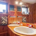 Spacious Low-cost For A Group 아파트