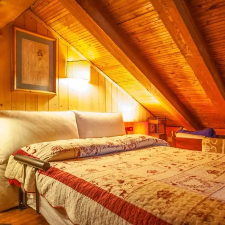 Spacious Low-cost For A Group Apartment Courmayeur